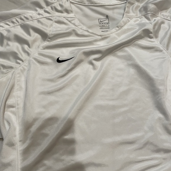 Women’s white Nike shirt - Picture 2 of 6
